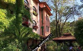 Oleander House And Tennis Club